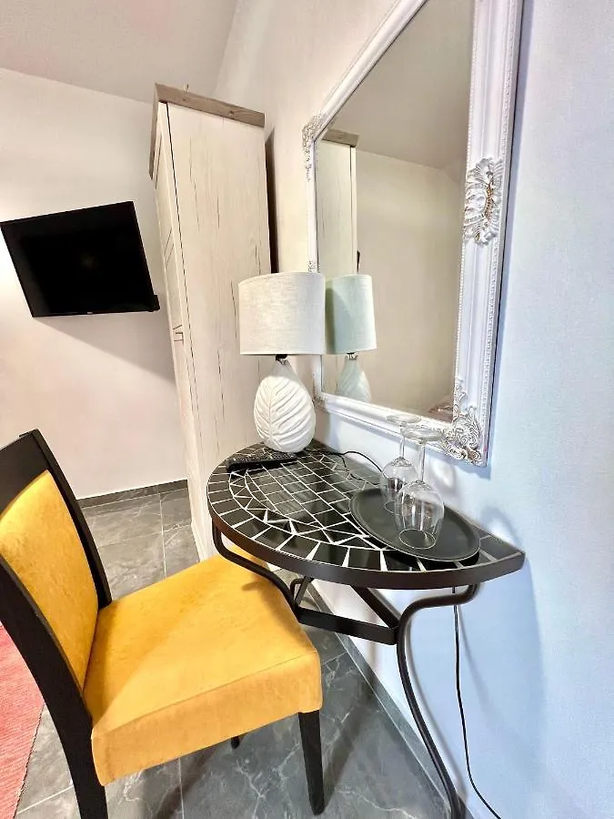 **** בית הארחה ביבינייה Residence Antiqua Rooms קרואטיה