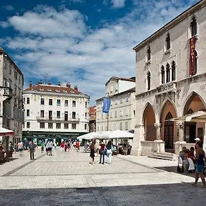 Main Square Maison d'hôtes