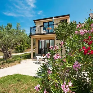 https://figarola-apartments.in-istria.net
